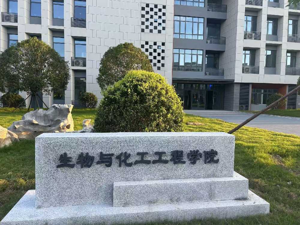 双清区扬州职业大学体育场高杆灯项目